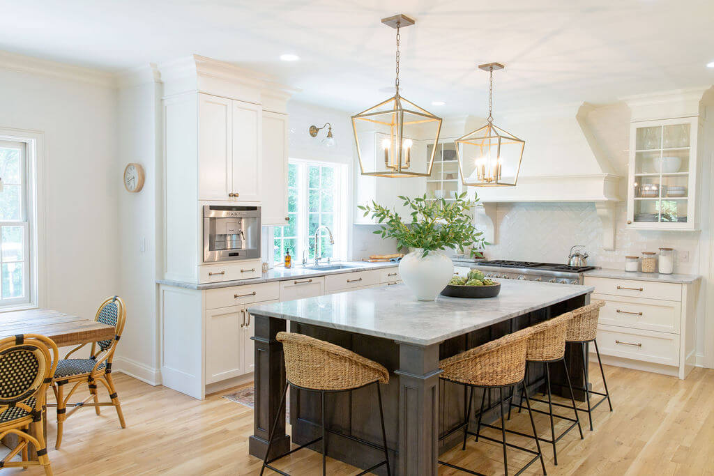LIGHT AND BRIGHT KITCHEN - Amber Marques Interiors